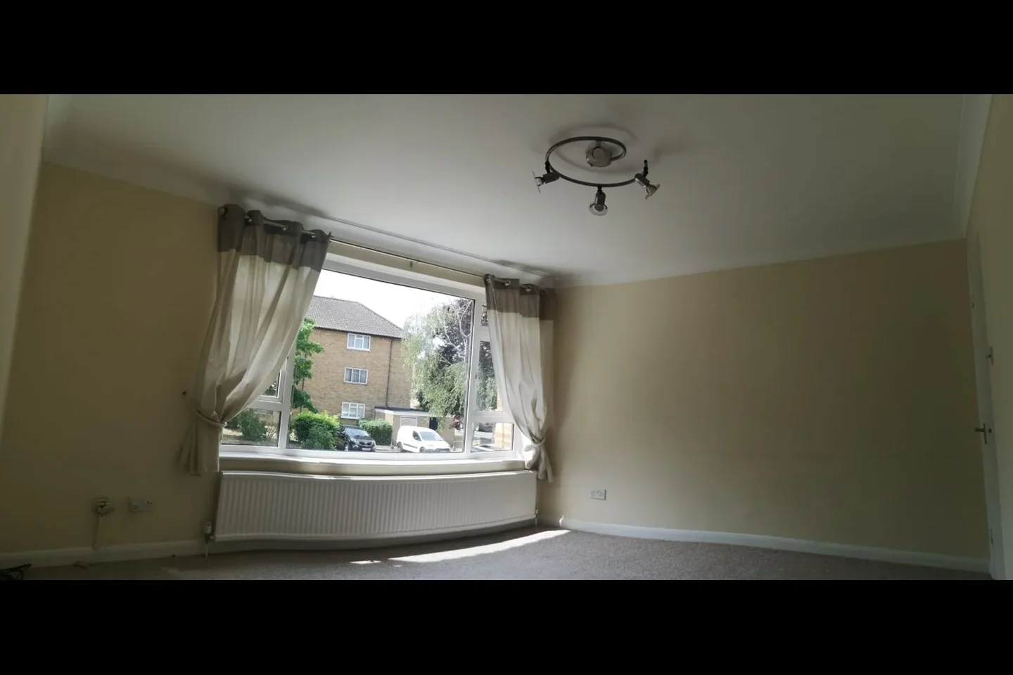Flat Knowle Green in Borough of Spelthorne
