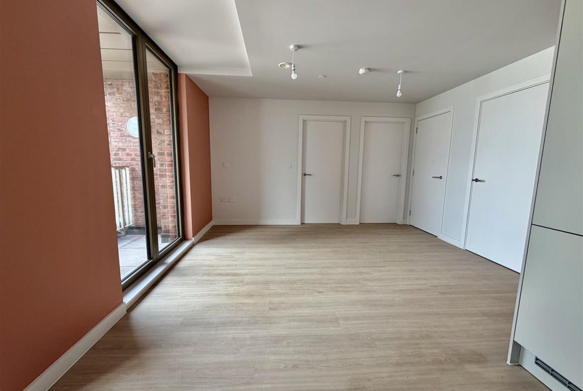 Flat Botanical Avenue in Trafford