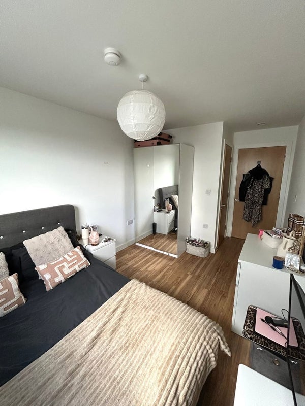 Room Pomona Strand in Trafford