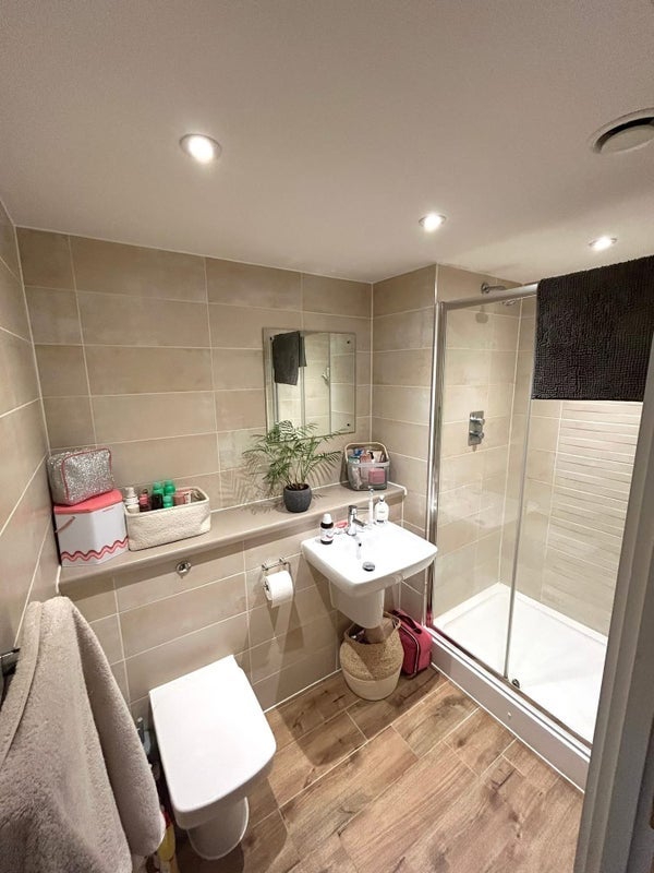 Room Pomona Strand in Trafford
