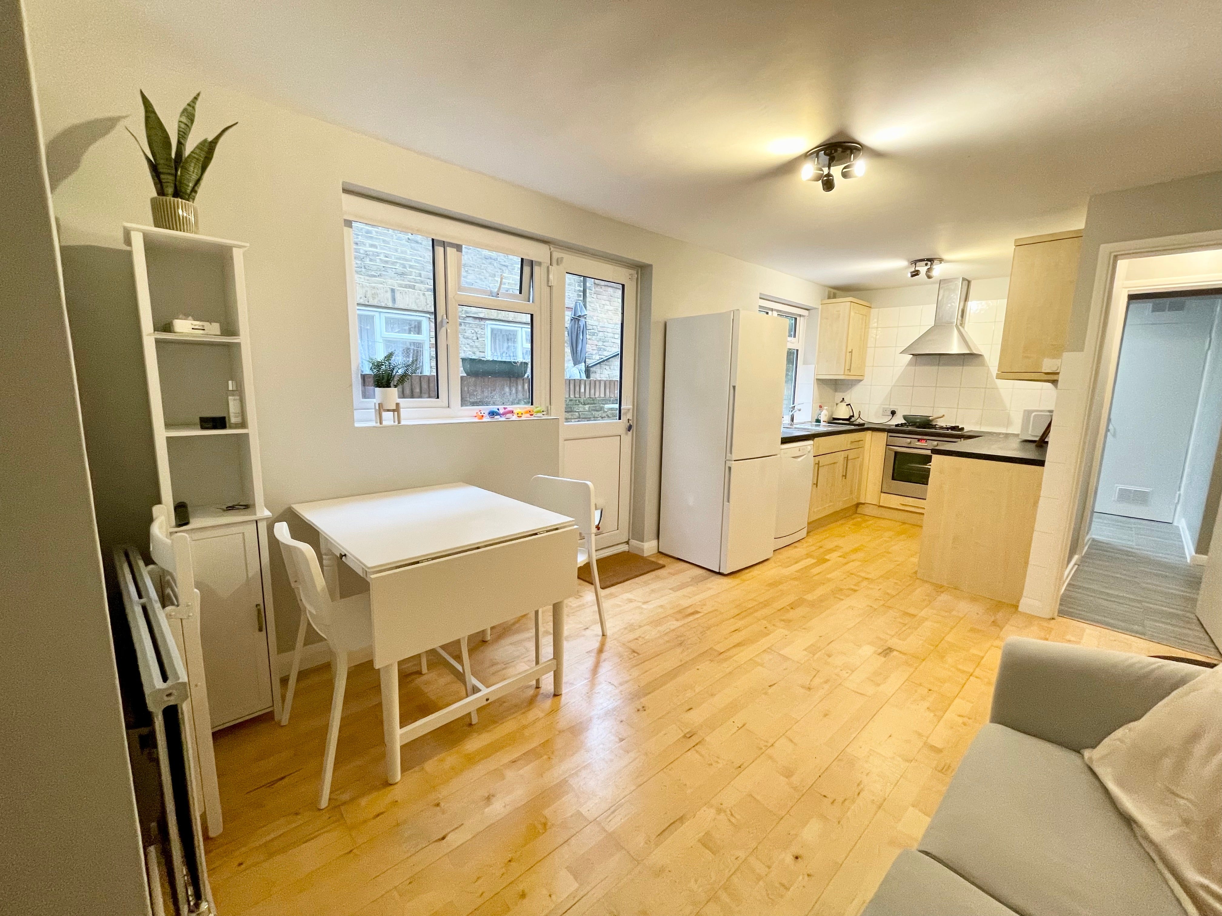 Flat Iffley Road in Greater London