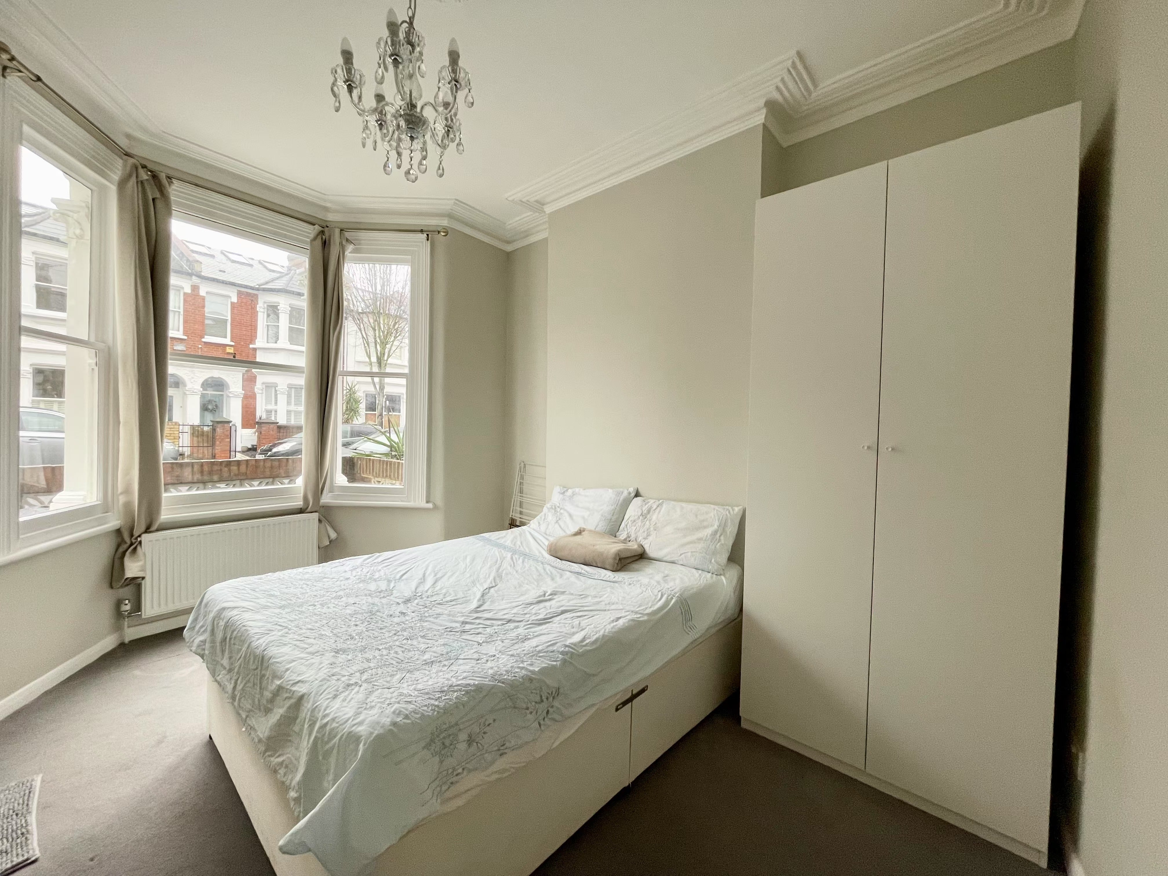 Flat Iffley Road in Greater London