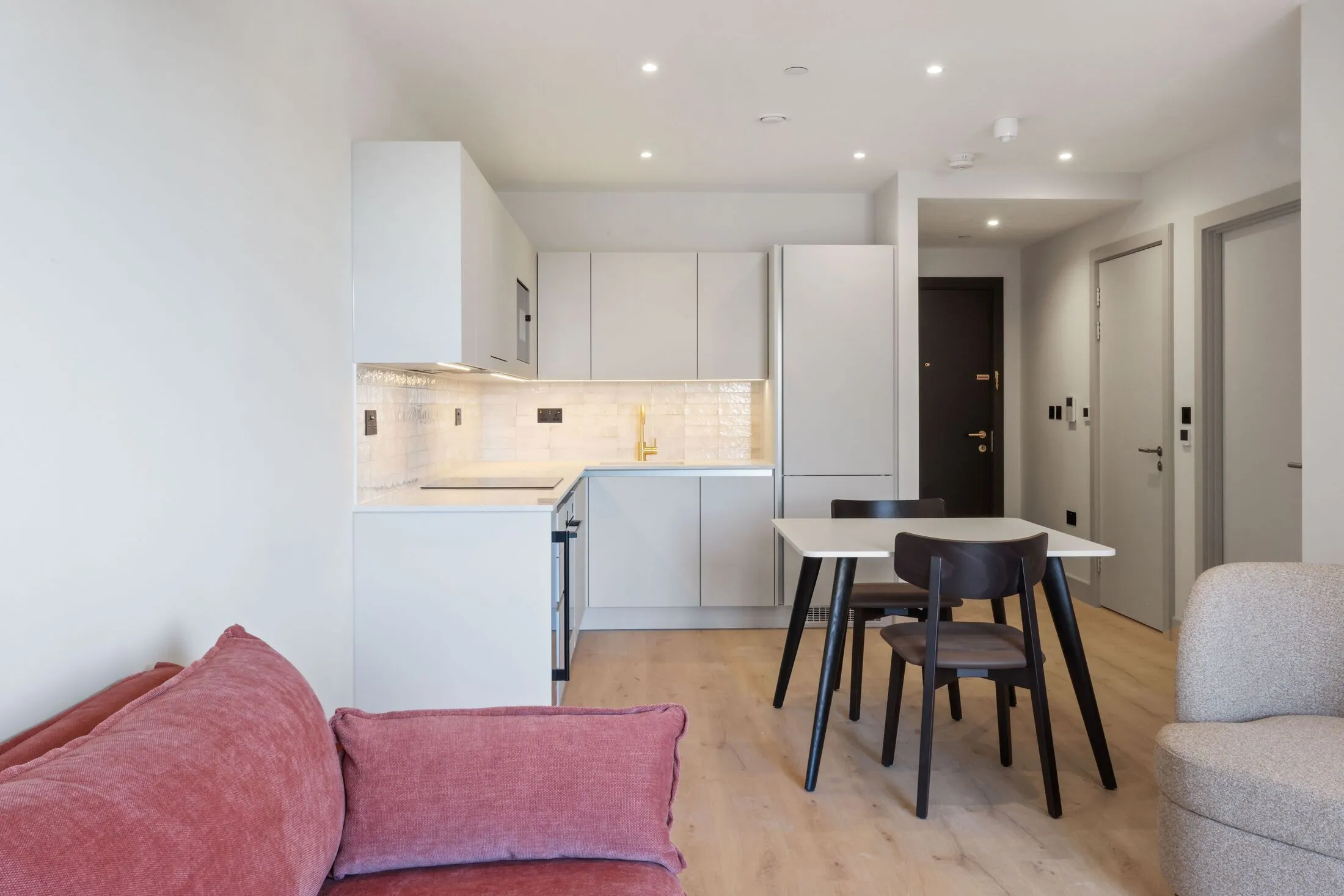 Flat Caversham Road in Greater London