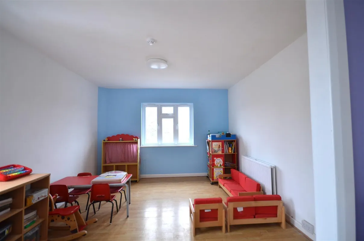 Flat Ashley Gardens in Greater London