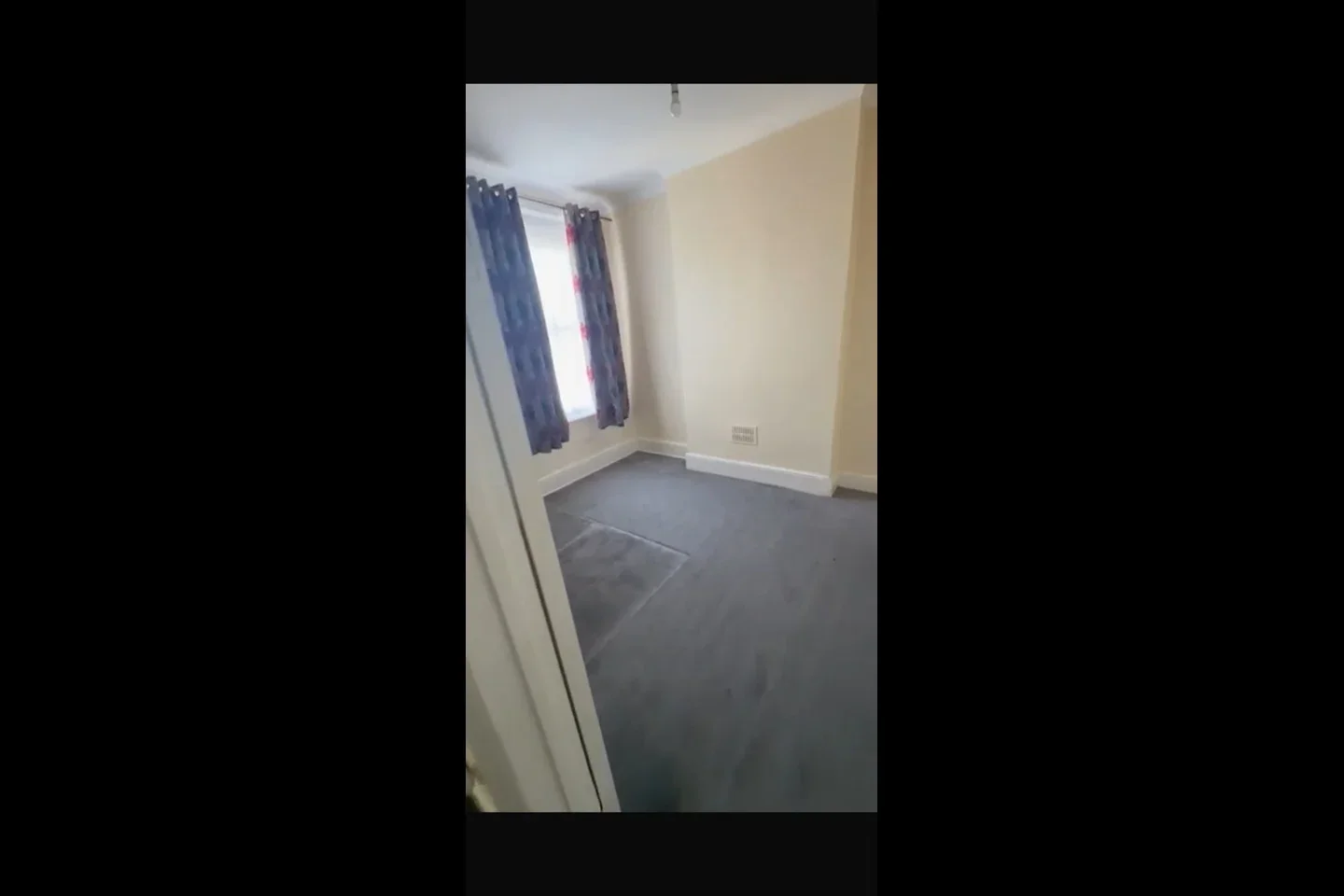 Flat Upton Lane in Greater London