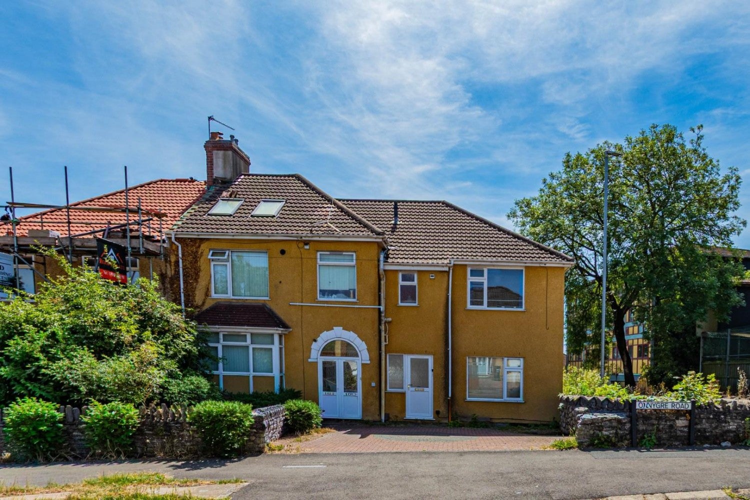 Flat Conygre Road in Bristol