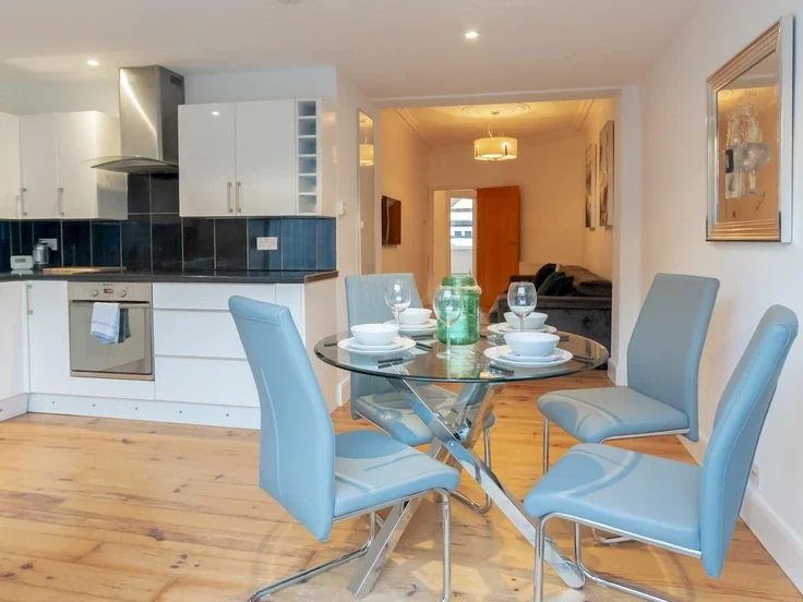 Flat Oakleigh Park Drive in Southend-on-Sea