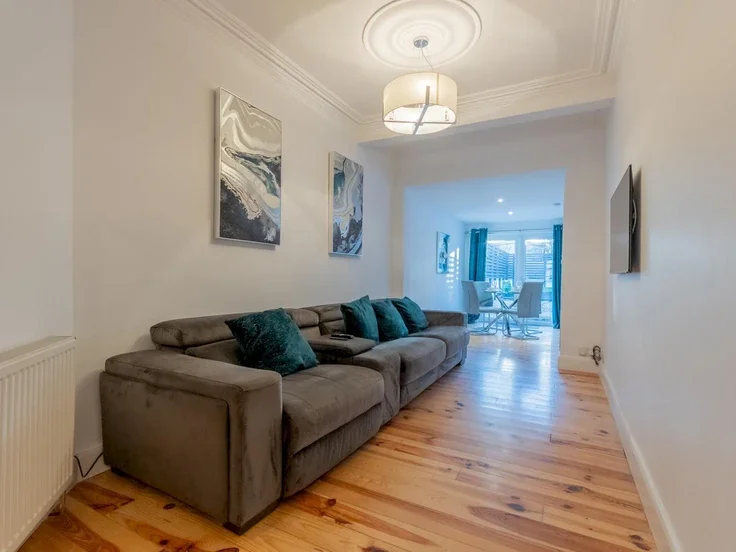 Flat Oakleigh Park Drive in Southend-on-Sea