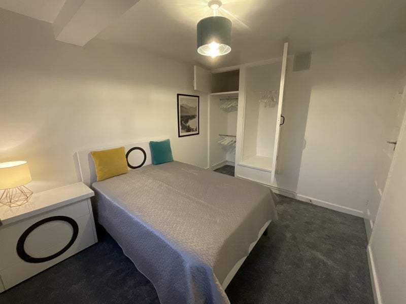 Room Hemsworth Street in Greater London