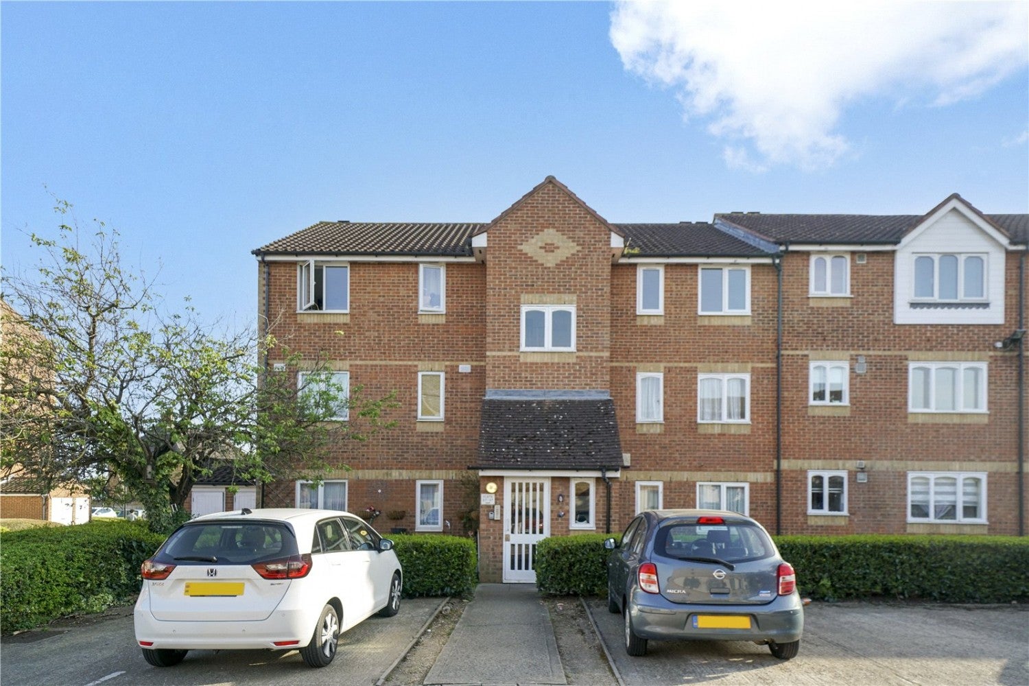 Flat Linwood Crescent in Greater London