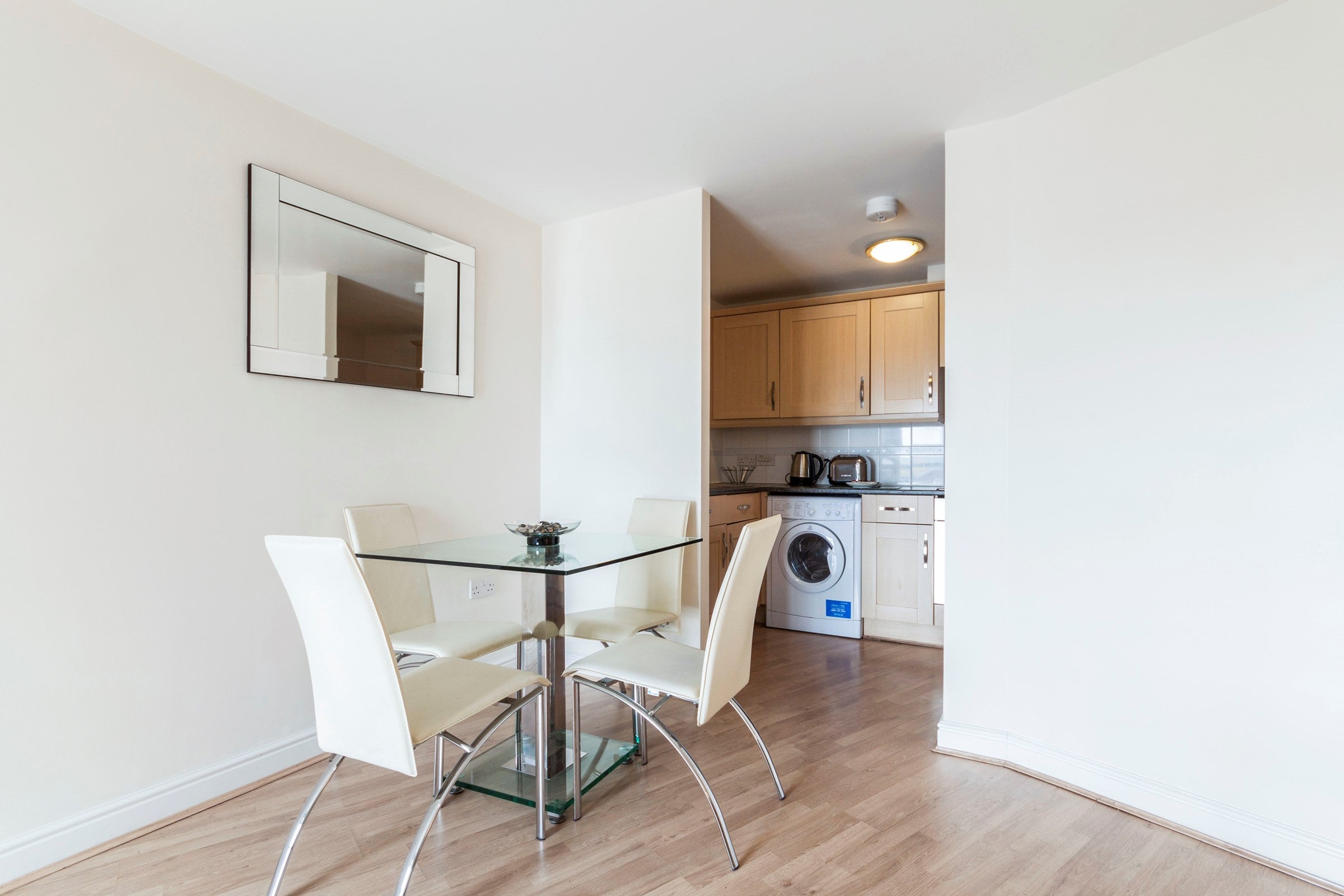 Flat Kelvin Gate in Bracknell