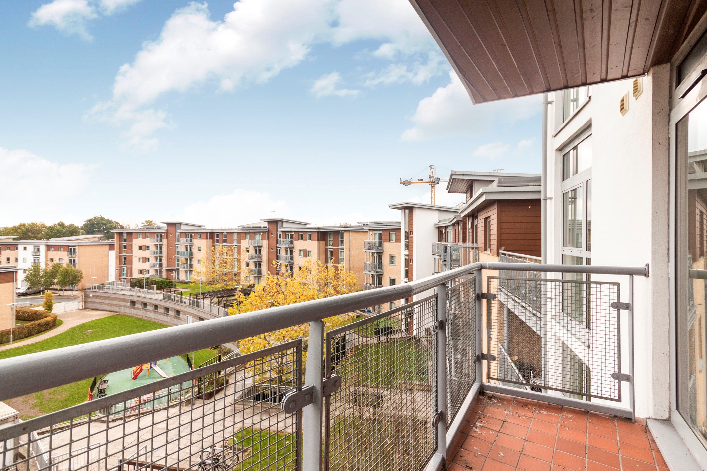 Flat Kelvin Gate in Bracknell