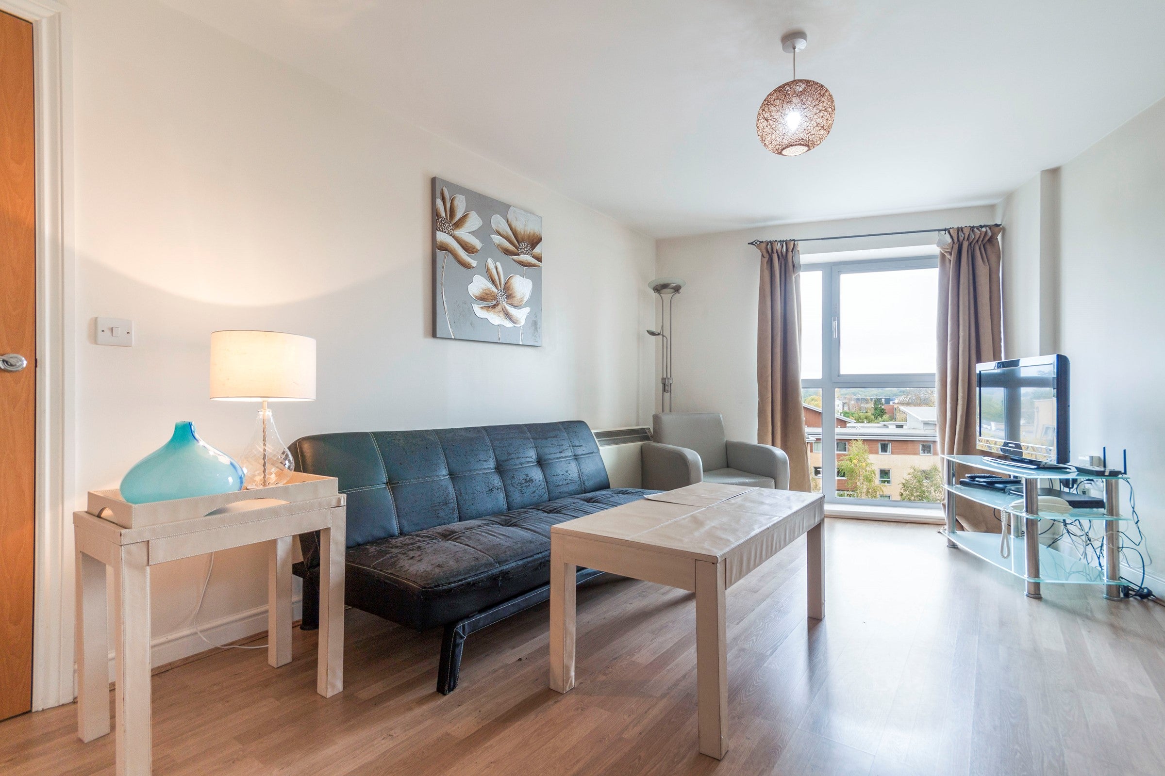 Flat Kelvin Gate in Bracknell