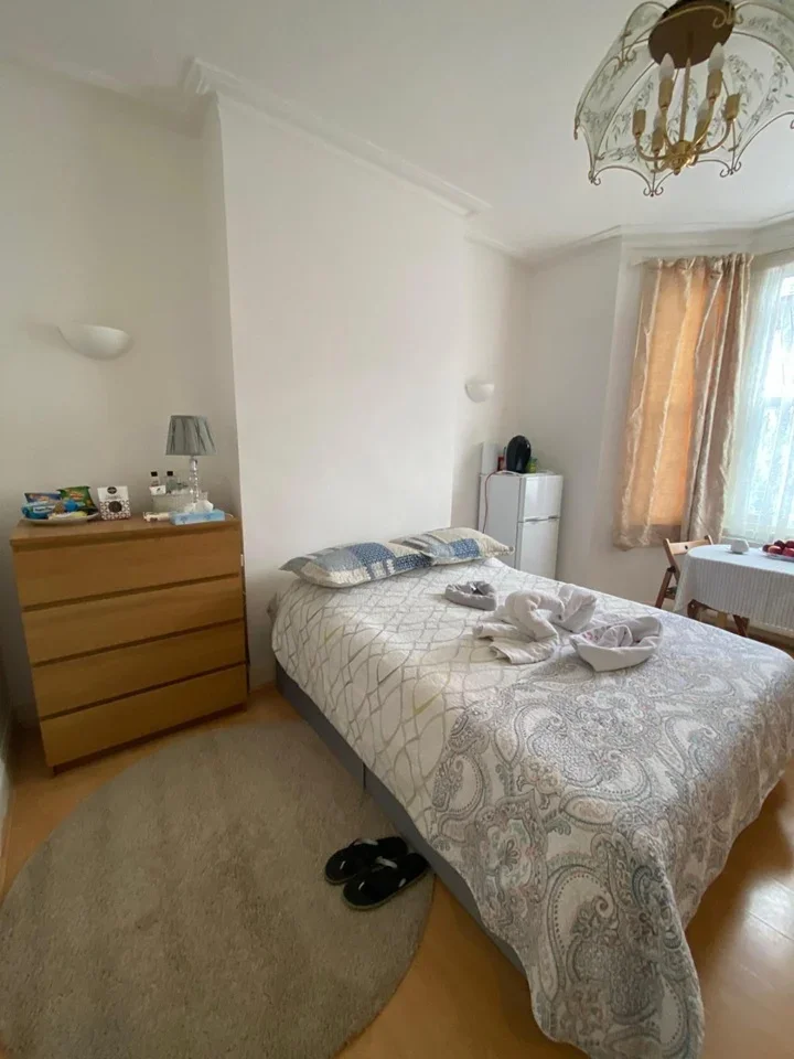Room Bertie Road in Greater London