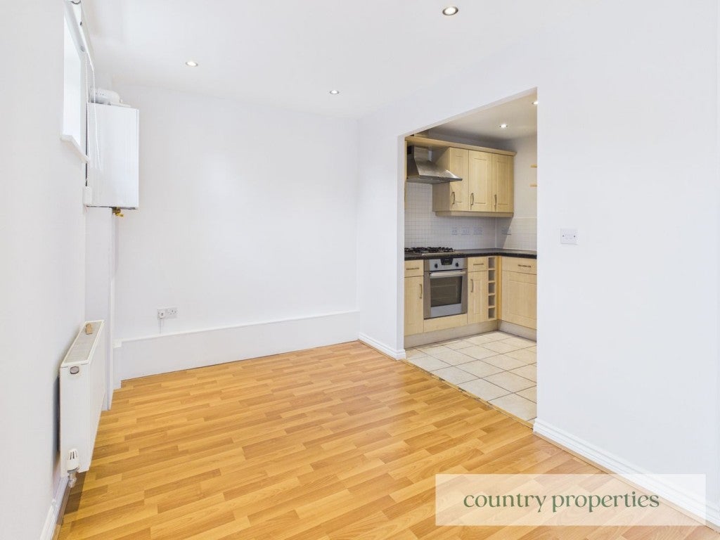 Flat Eddington Crescent in Welwyn Hatfield