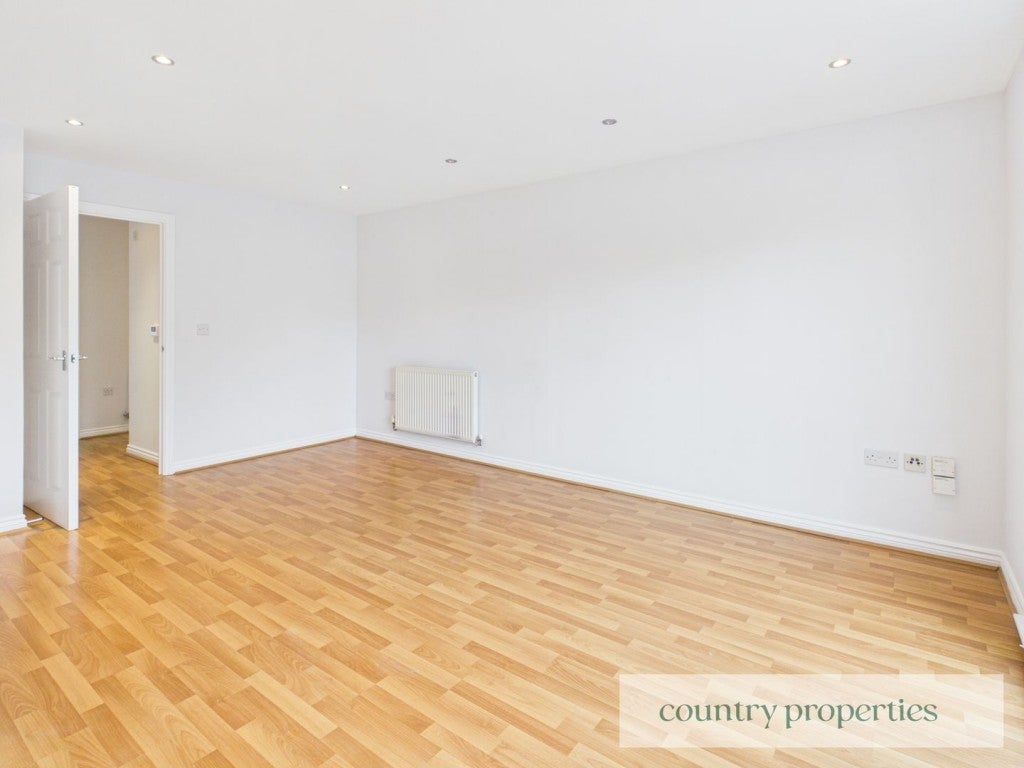 Flat Eddington Crescent in Welwyn Hatfield