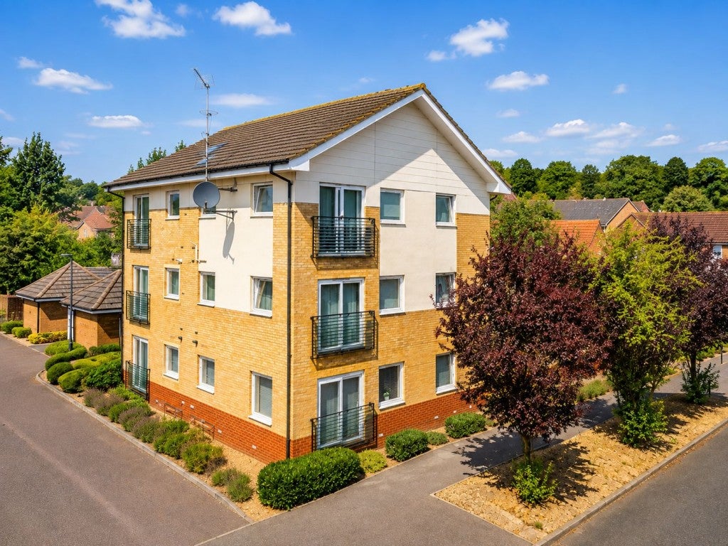 Flat Eddington Crescent in Welwyn Hatfield