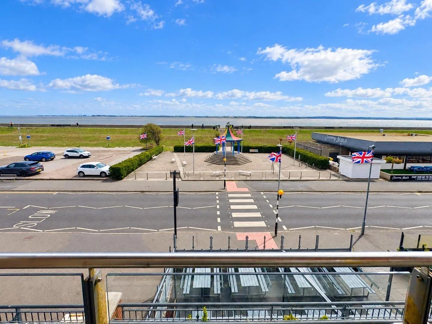 Flat Furtherwick Road in Canvey Island