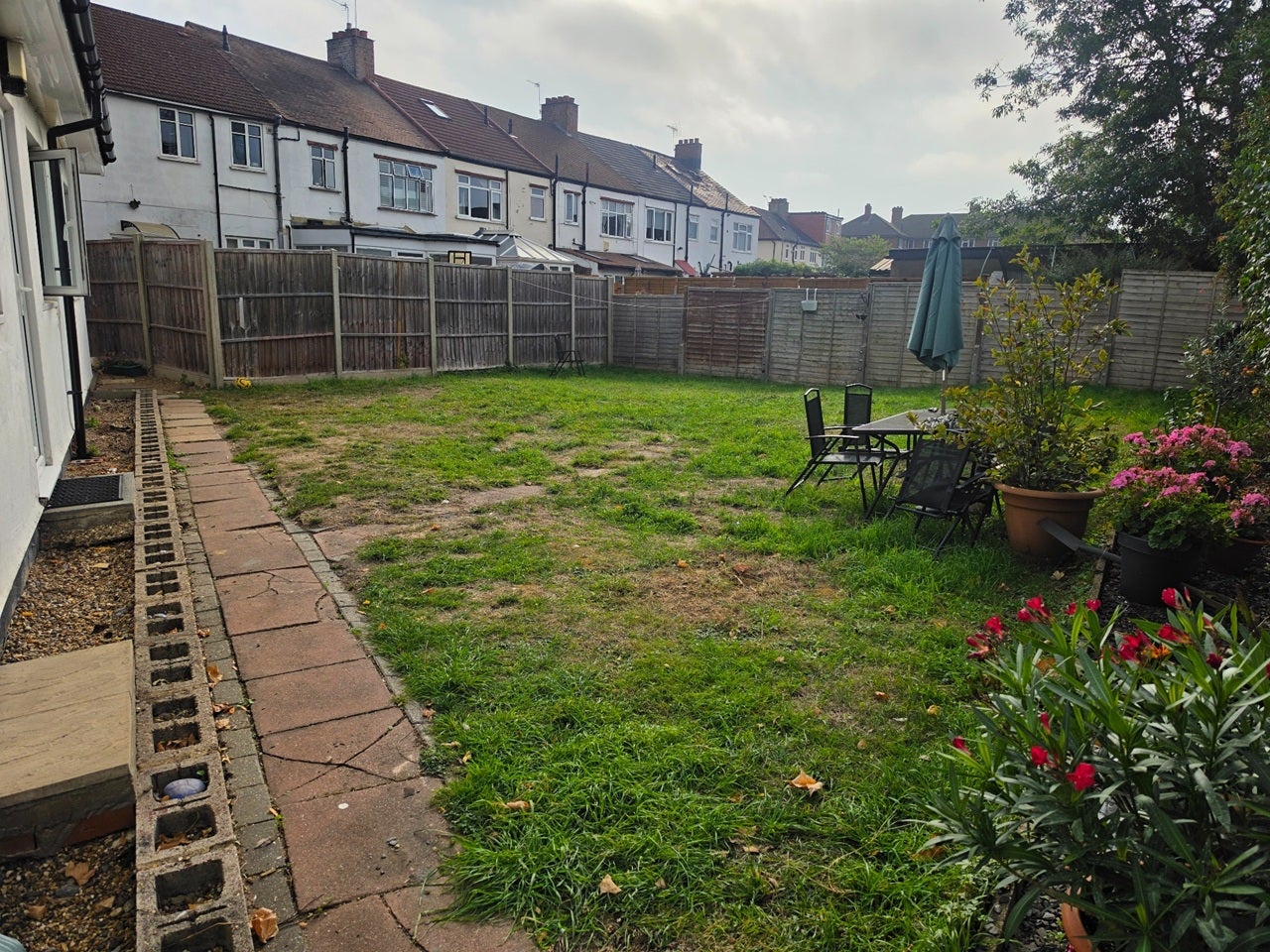 House Abbots Way in Greater London