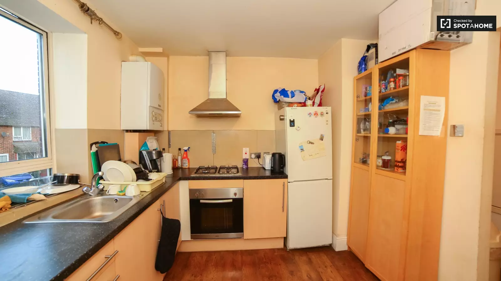 Flat Martindale Avenue in Greater London
