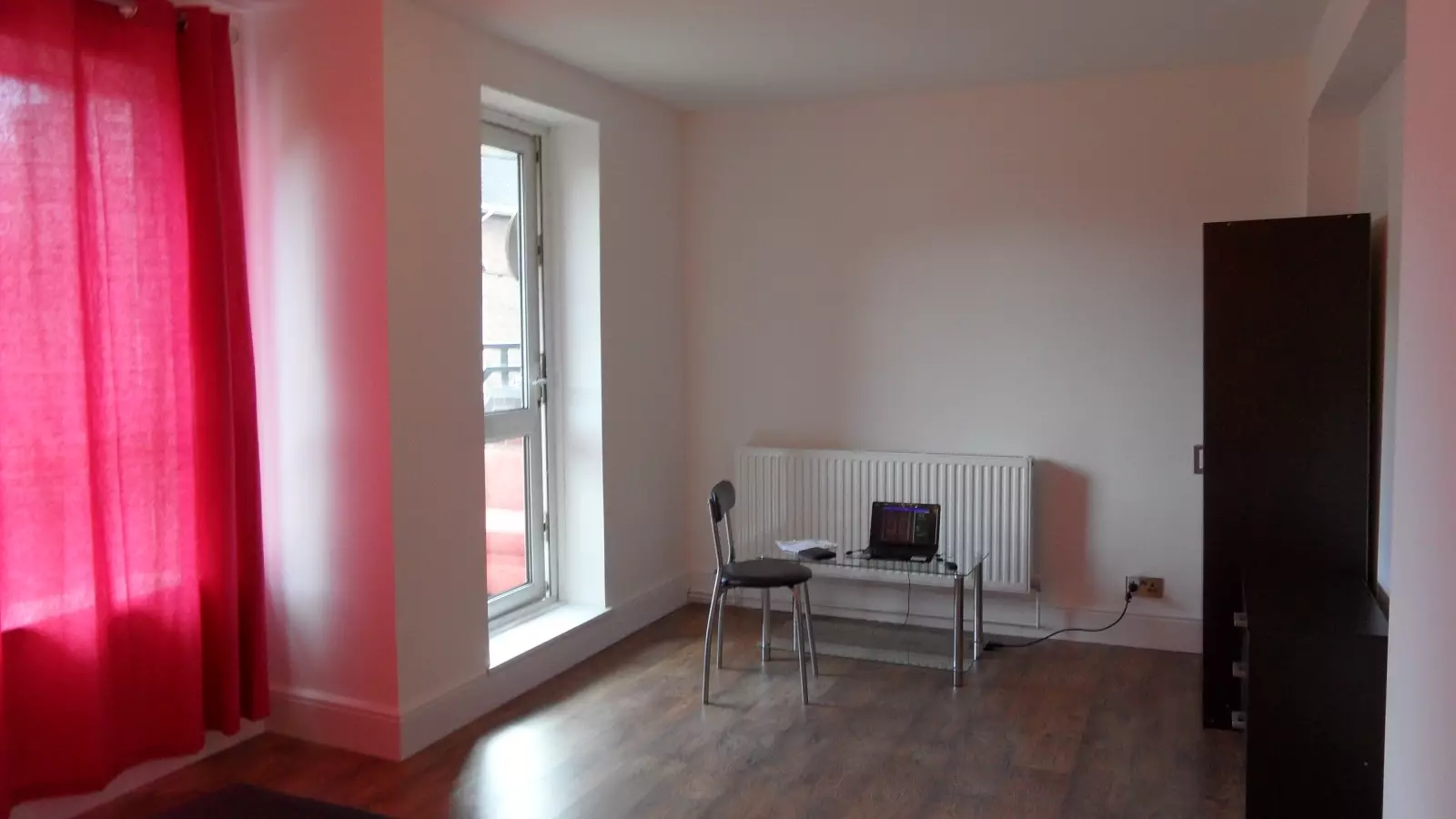 Flat Martindale Avenue in Greater London