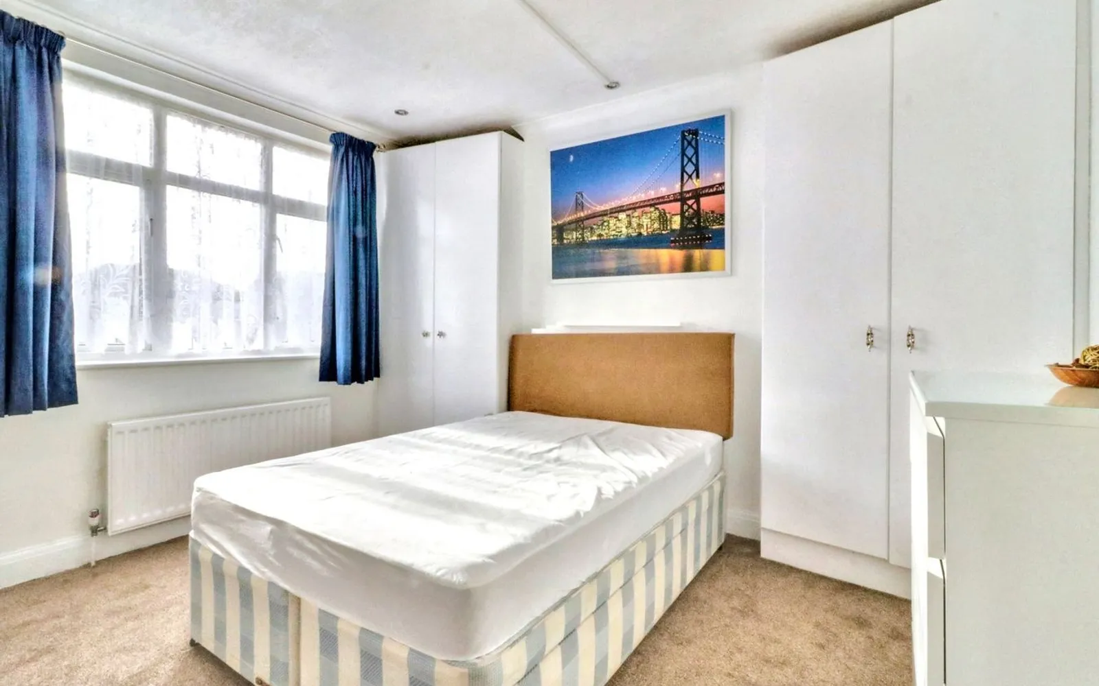 Flat Farmstead Road in Greater London
