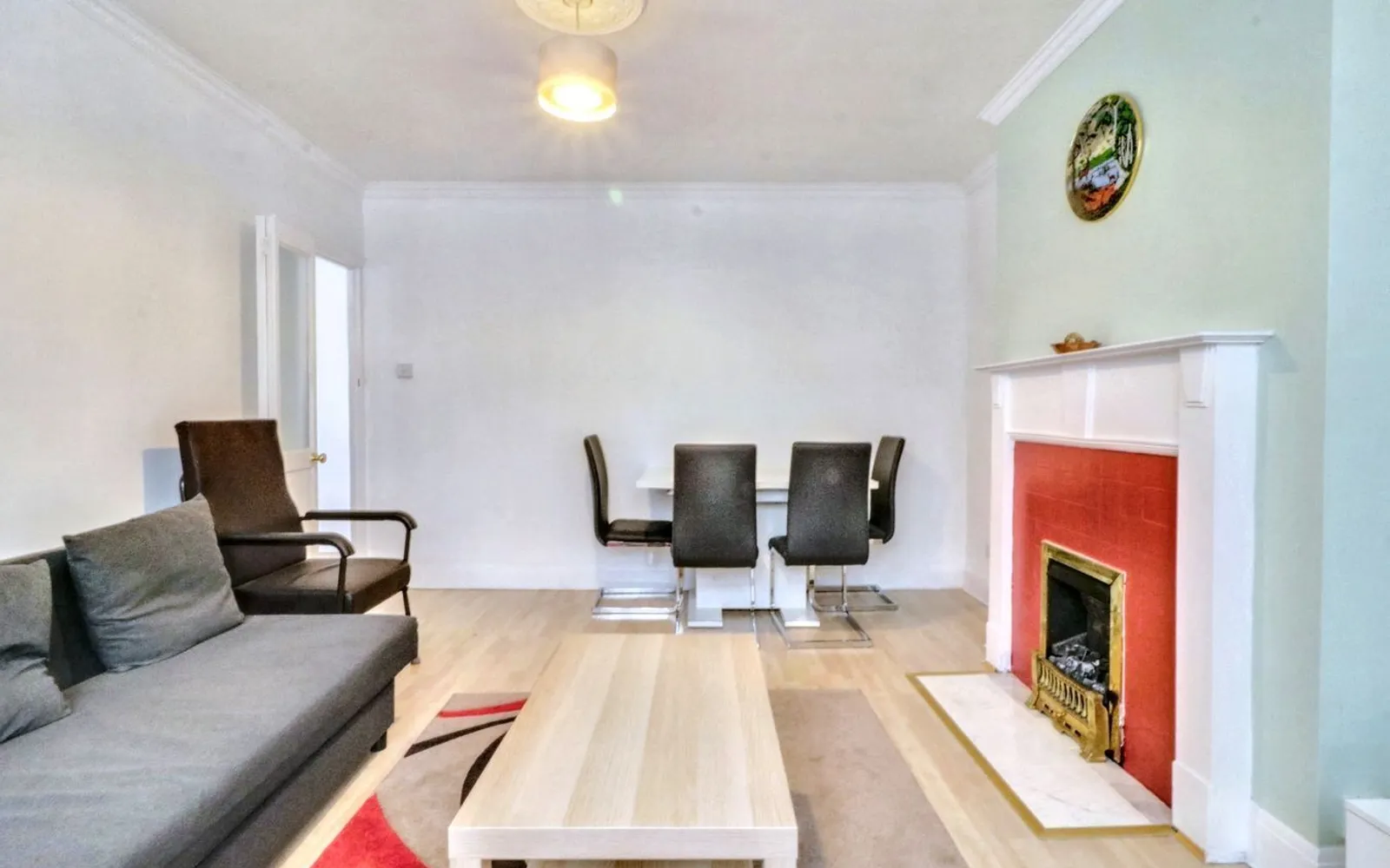 Flat Farmstead Road in Greater London