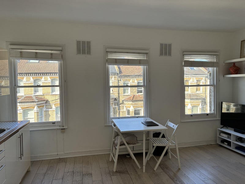 Flat Beauchamp Road in Greater London