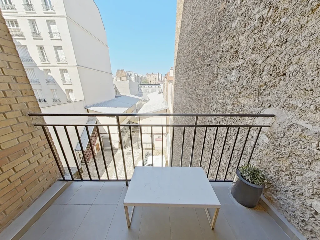 Flat Rue Dorian in Paris