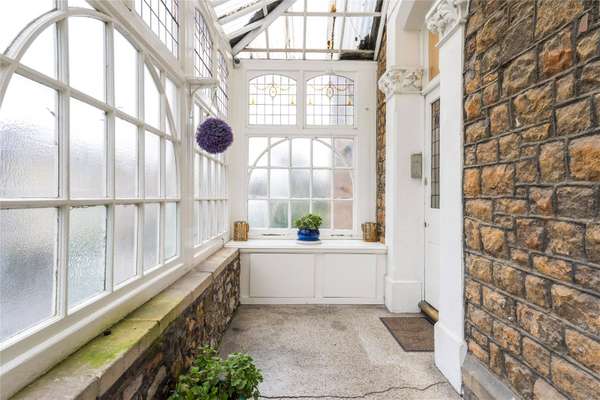 Flat Oakfield Road in Bristol