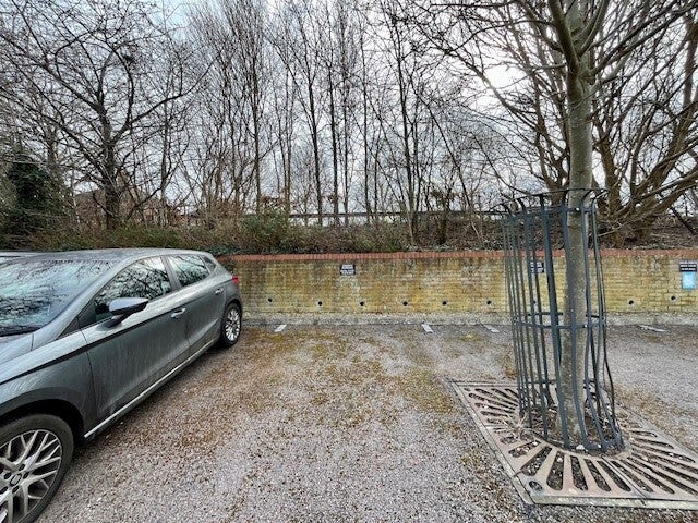 Flat Queensgate in Fairford Leys