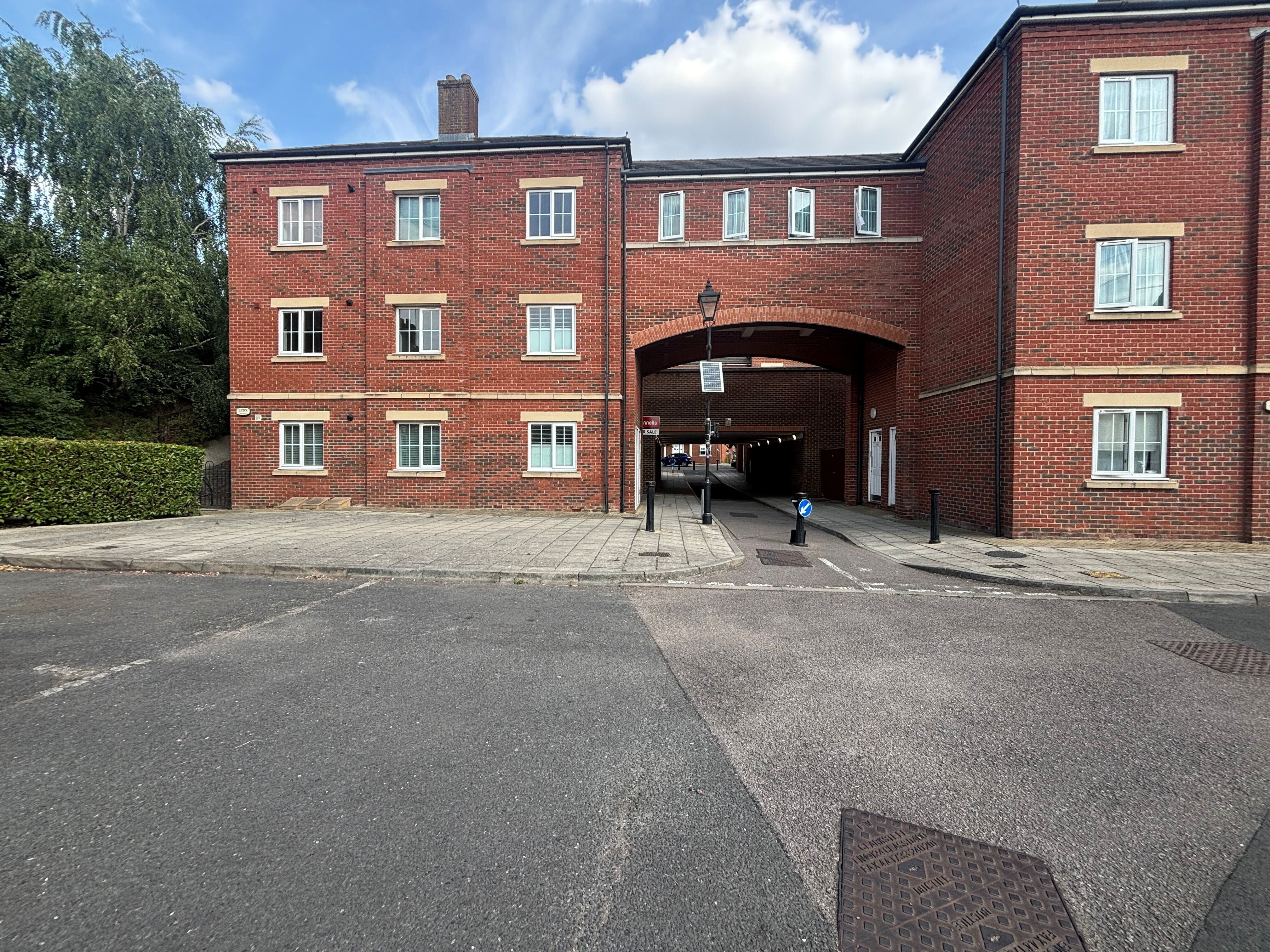 Flat Queensgate in Fairford Leys