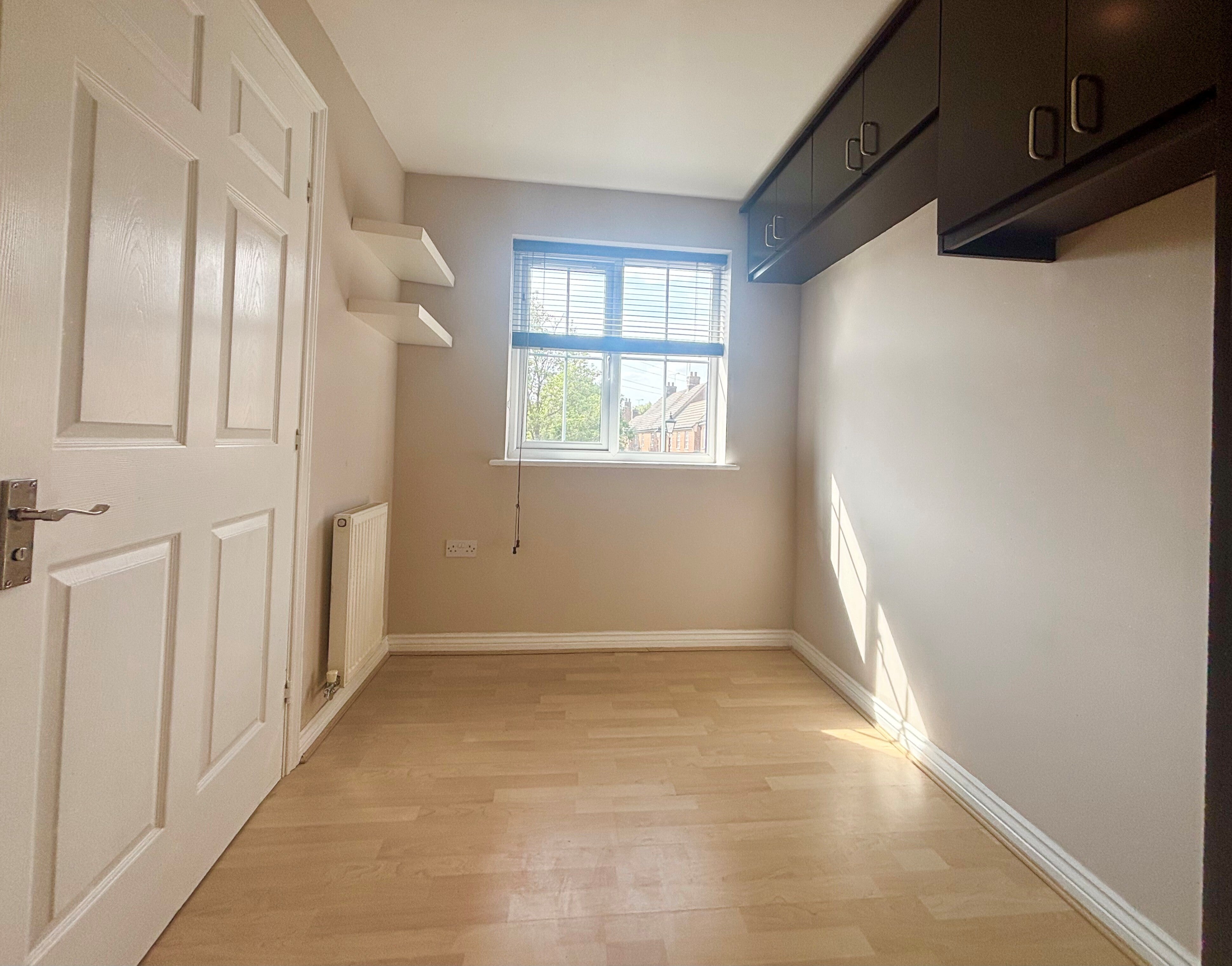 Flat Queensgate in Fairford Leys