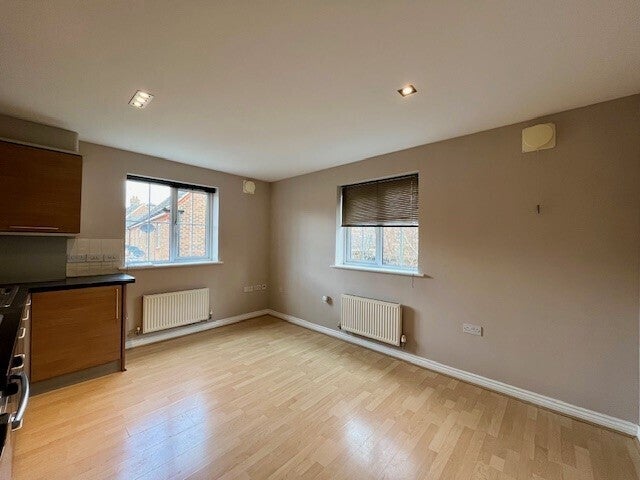 Flat Queensgate in Fairford Leys