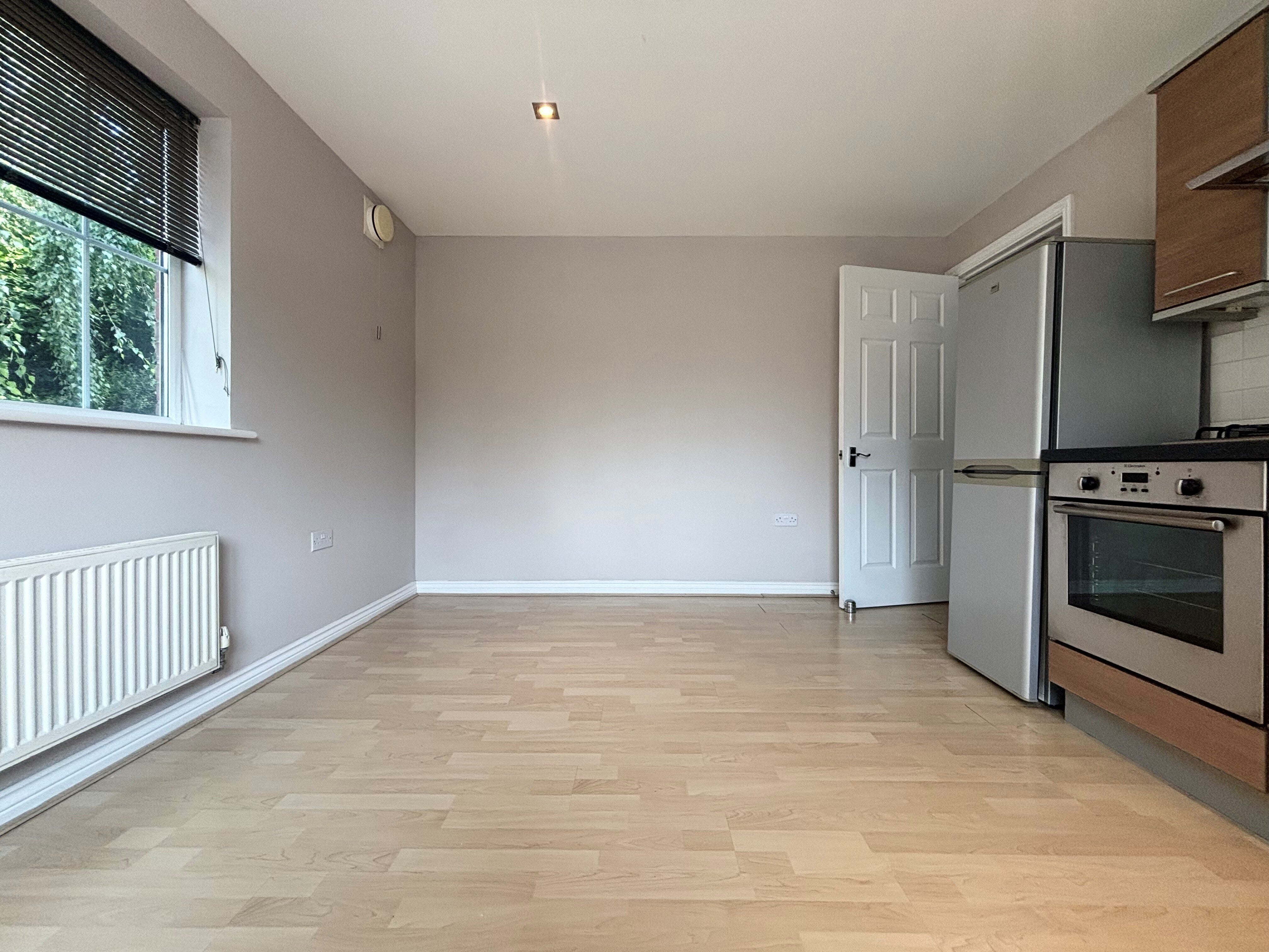 Flat Queensgate in Fairford Leys