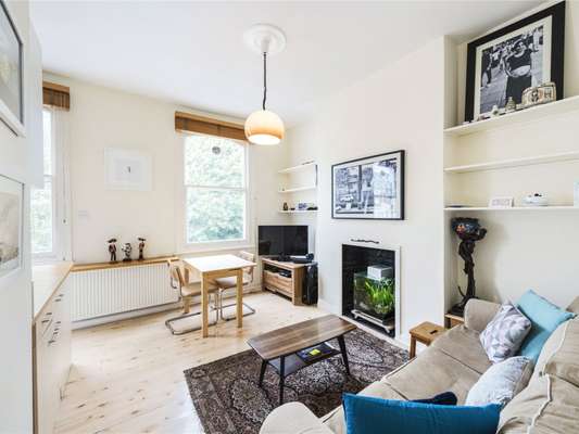 Flat Sterndale Road in Greater London