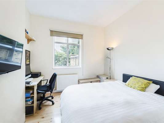 Flat Sterndale Road in Greater London