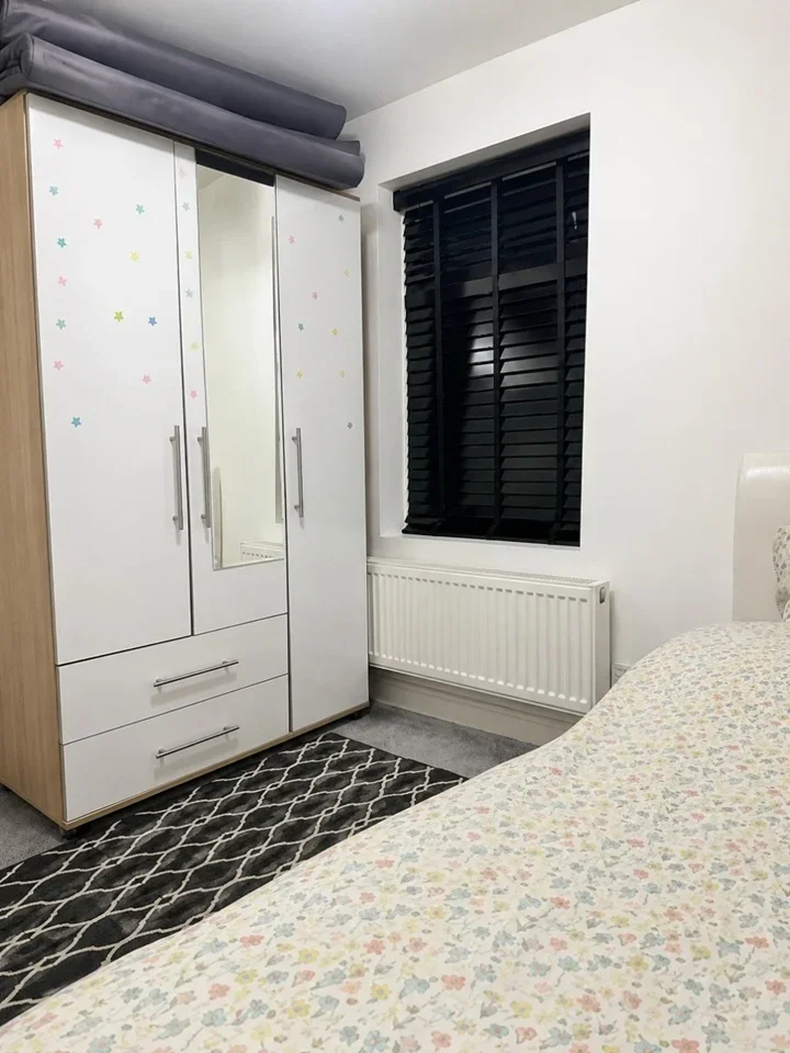 Room Khartoum Road in Greater London