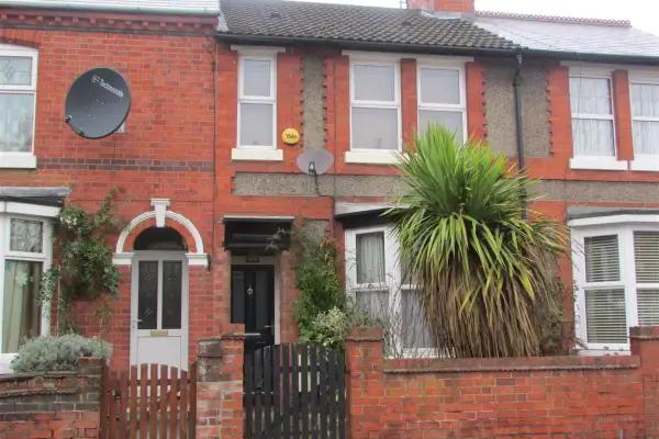 Room Westfield Road in Wellingborough