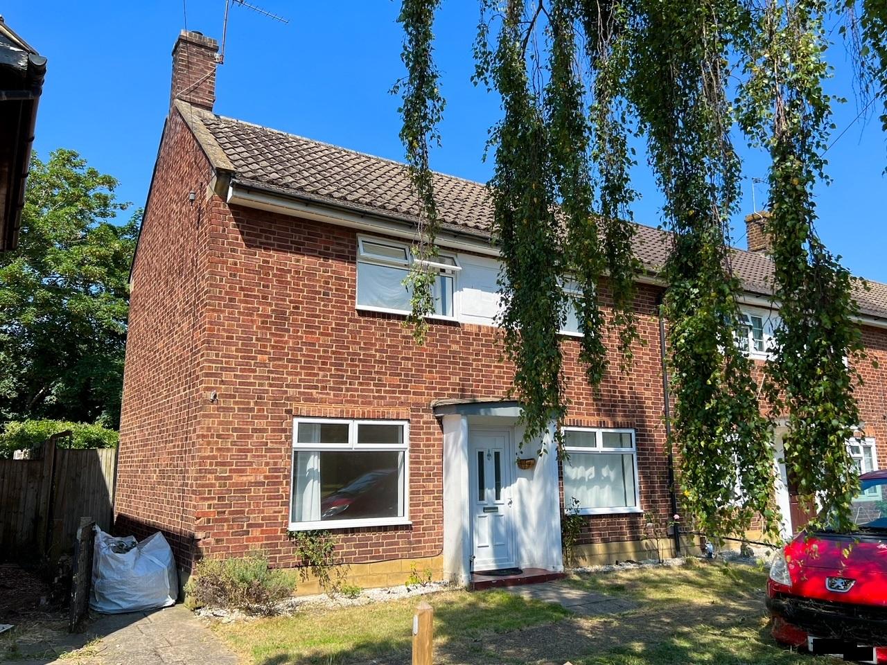House Douglas Road in Elmbridge
