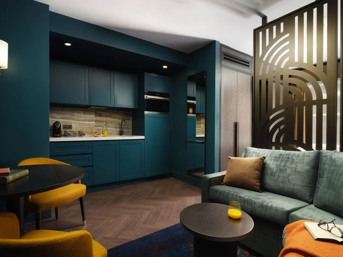 Flat Gloucester Road in Greater London