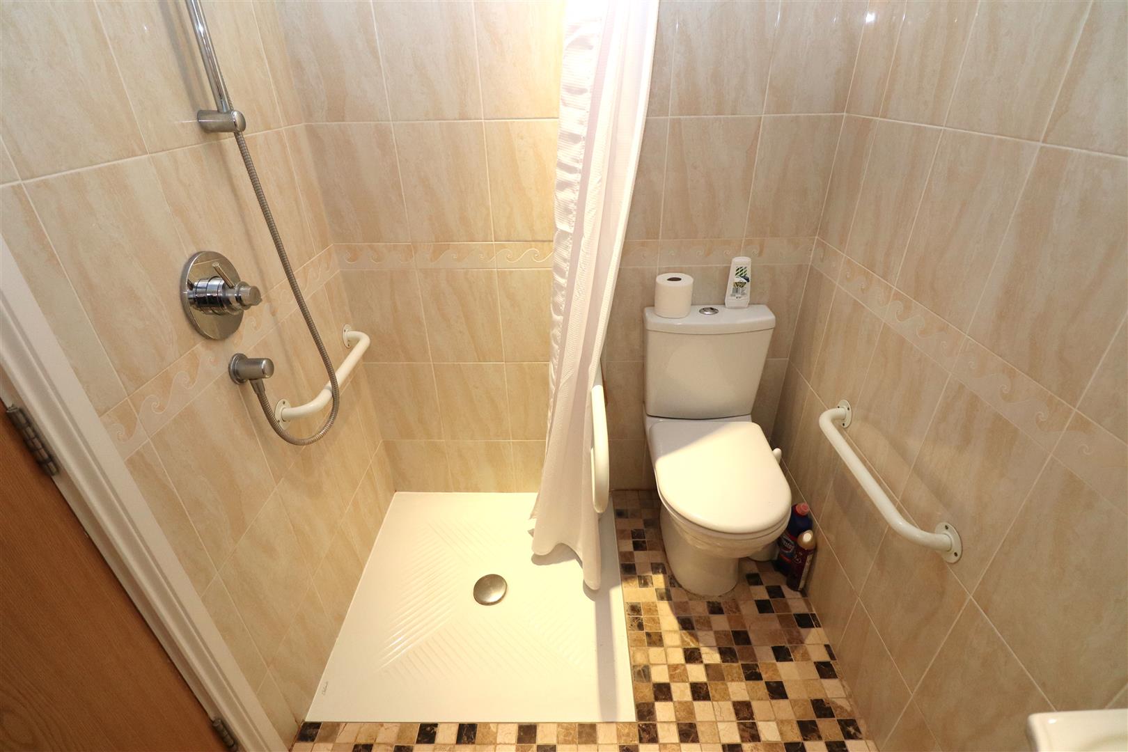 Room Fernbrook Drive in Greater London