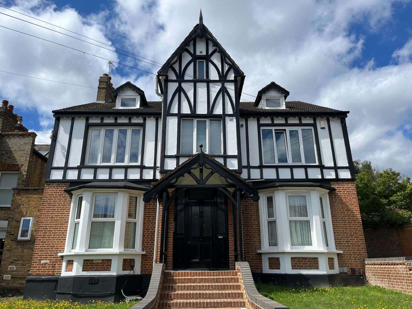 Flat Upton Road South in Greater London