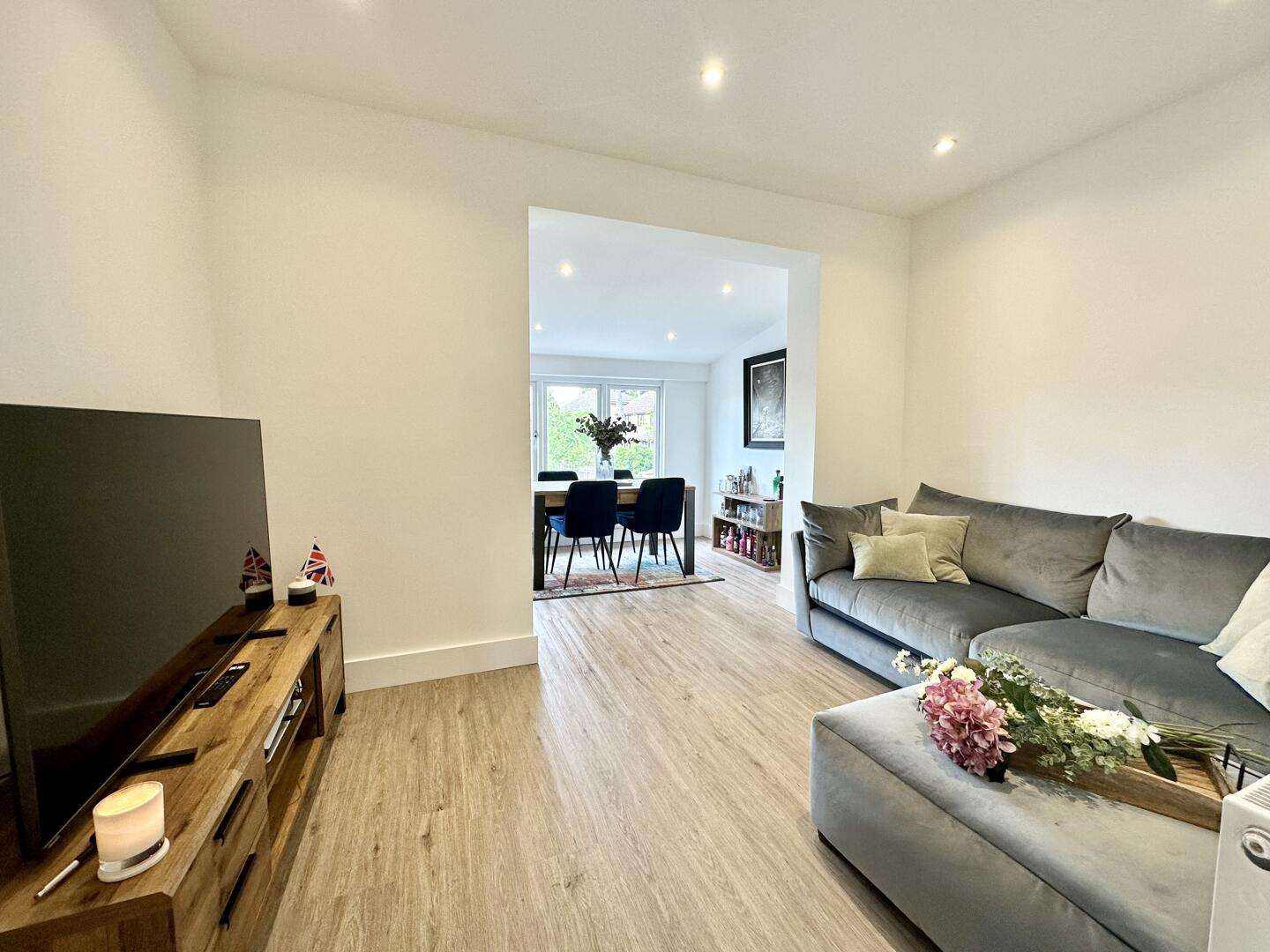 Flat Upton Road South in Greater London