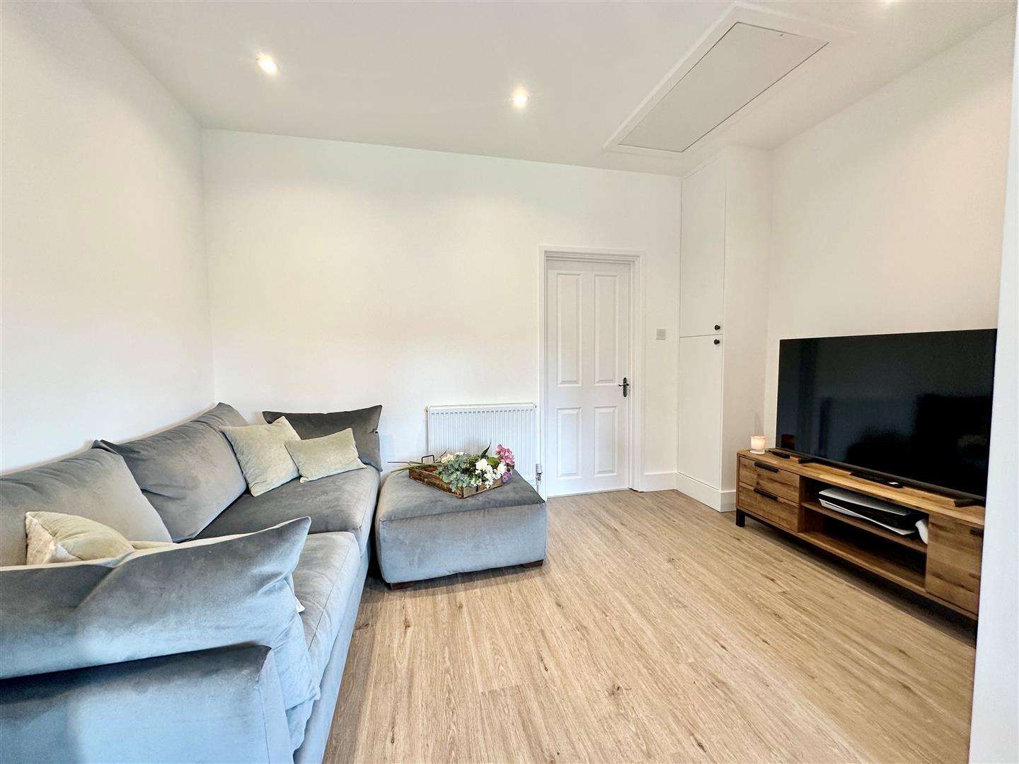 Flat Upton Road South in Greater London