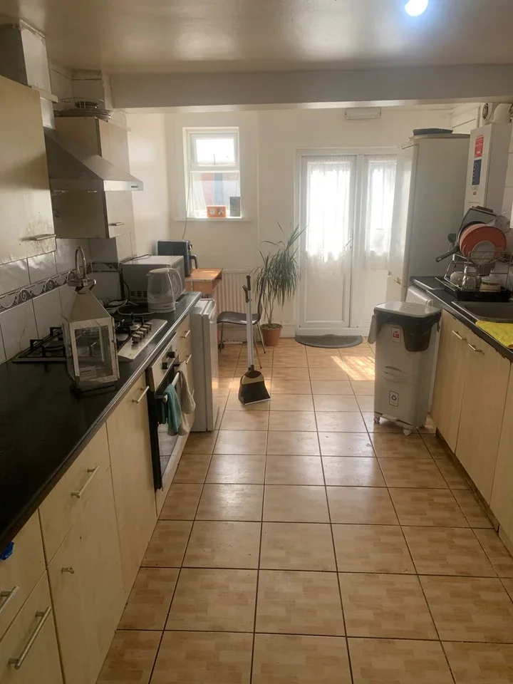 Room Belgrave Road in Greater London