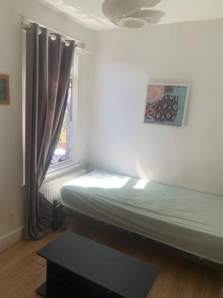 Room Belgrave Road in Greater London