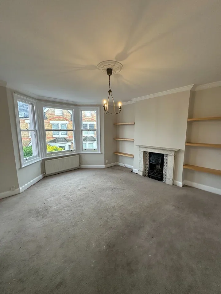 Flat Larkfield Road in Greater London