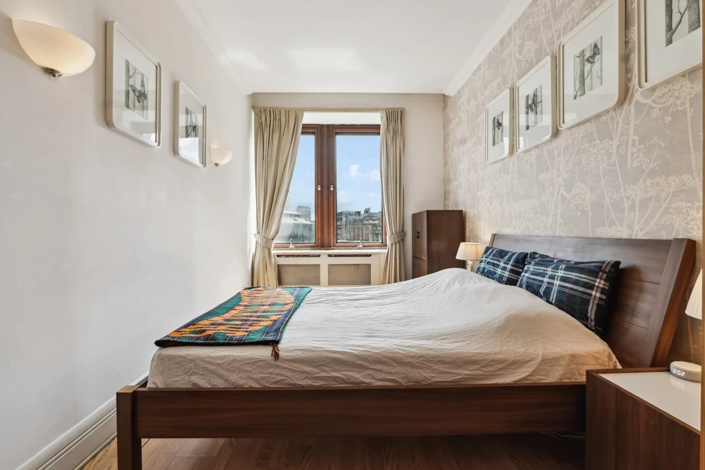 Flat Belvedere Road in Greater London