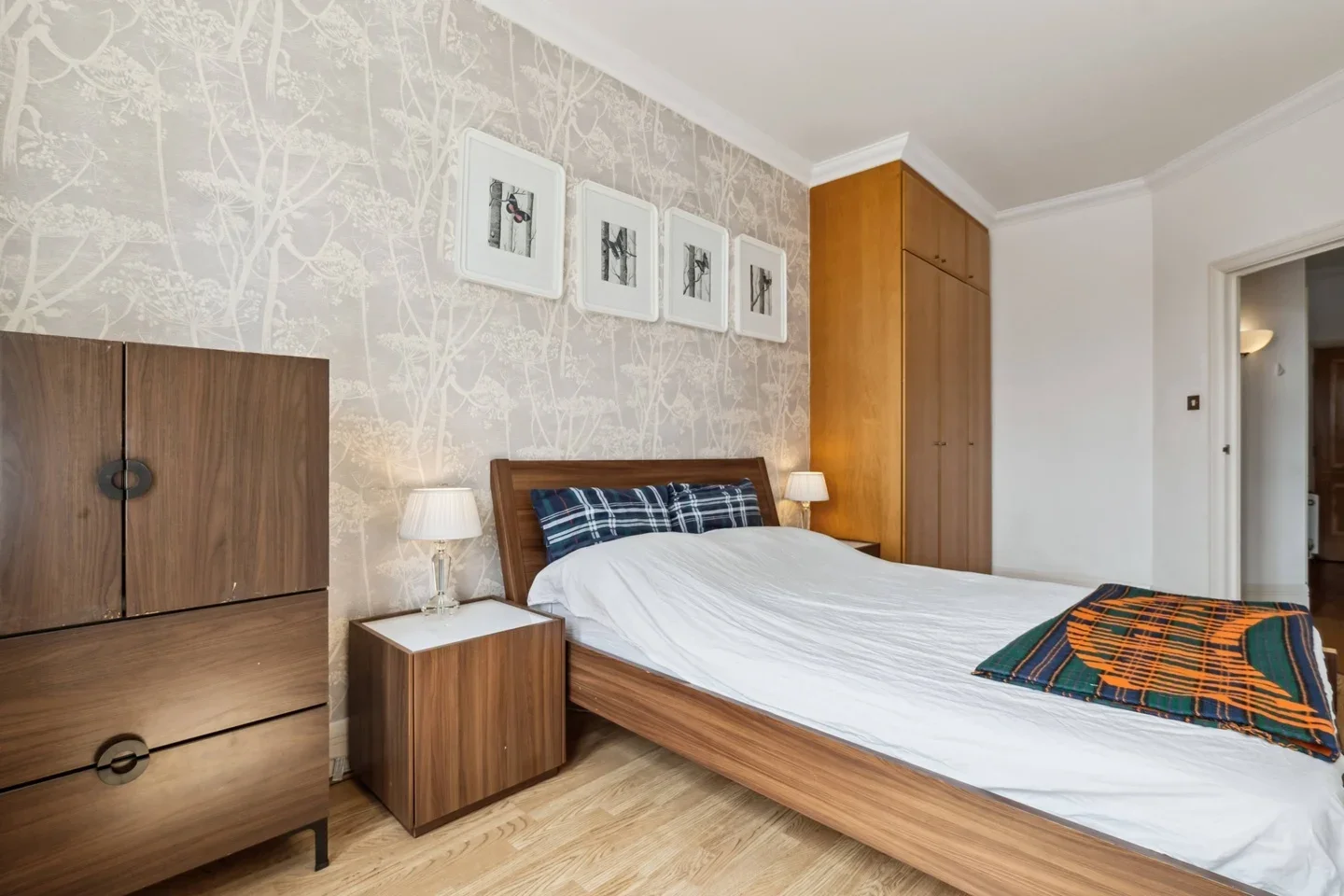 Flat Belvedere Road in Greater London
